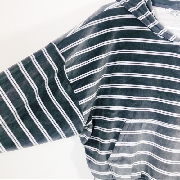AE🔥SALE🔥 American Eagle oversized gray stripe velour hoodie top Medium - Picture 4 of 8